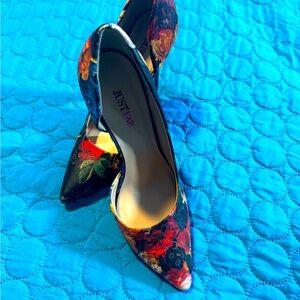 Just Fab Flower themed shoes. Pumps. 3.5 inch heels